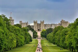 Landscape photo of the front of Windsor Castle.